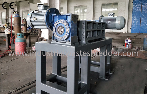 Auto Parts Plastic Waste Shredder / Crusher Machine For Large Hard Materials